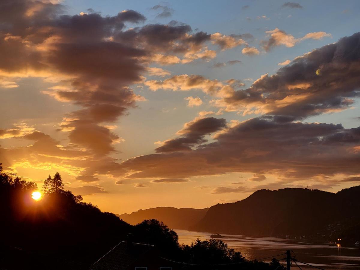 Hotel Nydelig Beliggenhet, Fjord Utsikt - Elegant Rom Bergen Exteriér fotografie